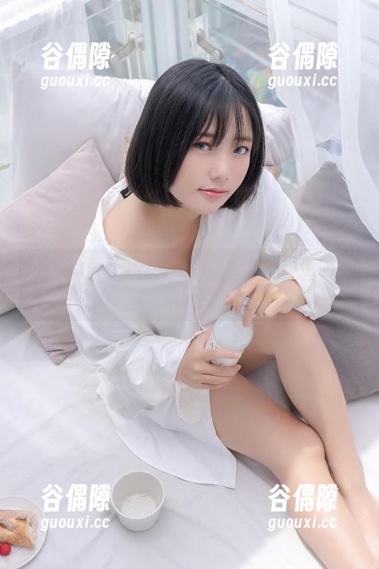 Messie Huang粉色壁纸，写真里的云朵节奏